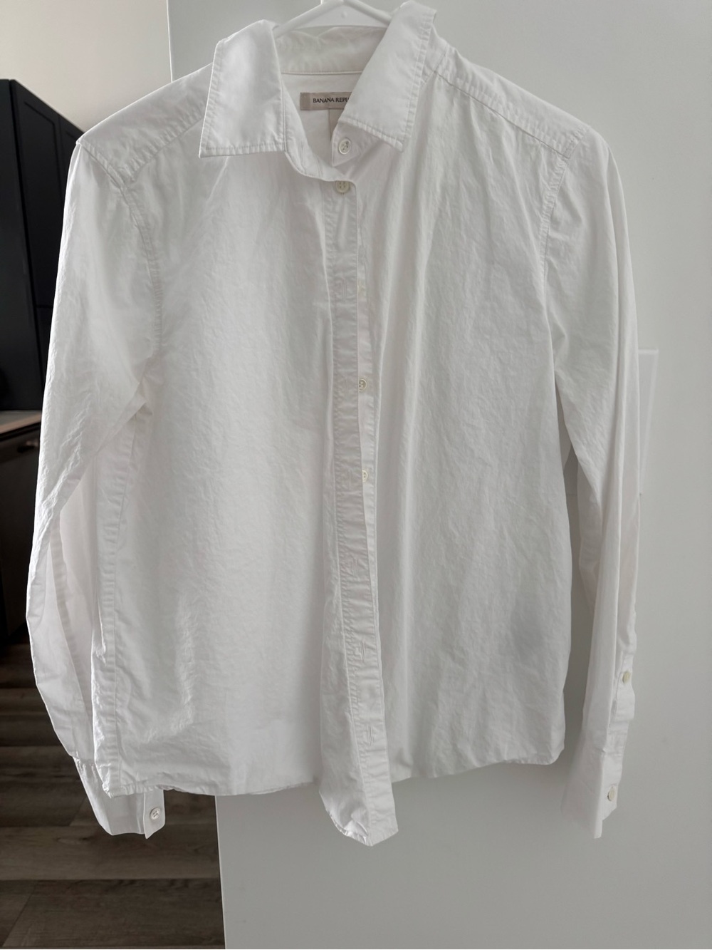 Banana Republic Women’s Classic White Button-Down Shirt